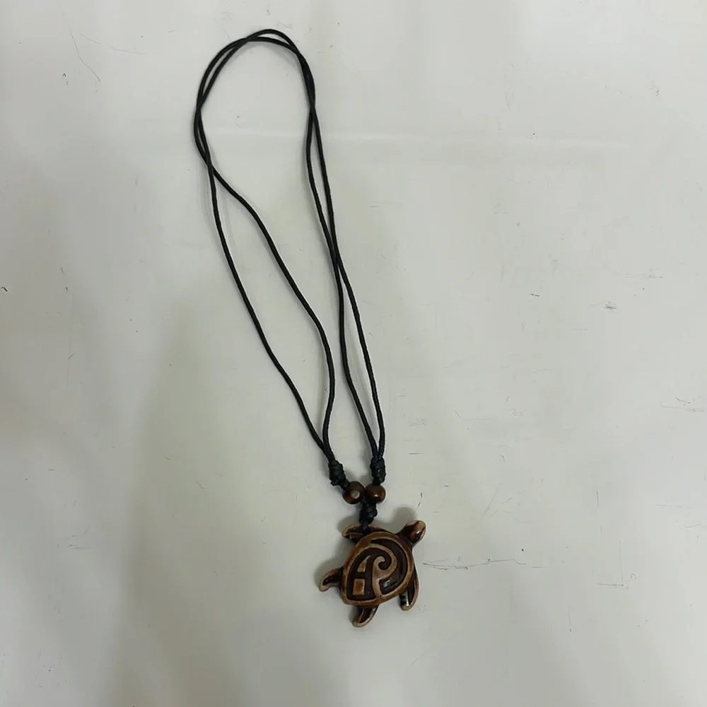 Adjustable turtle necklace
